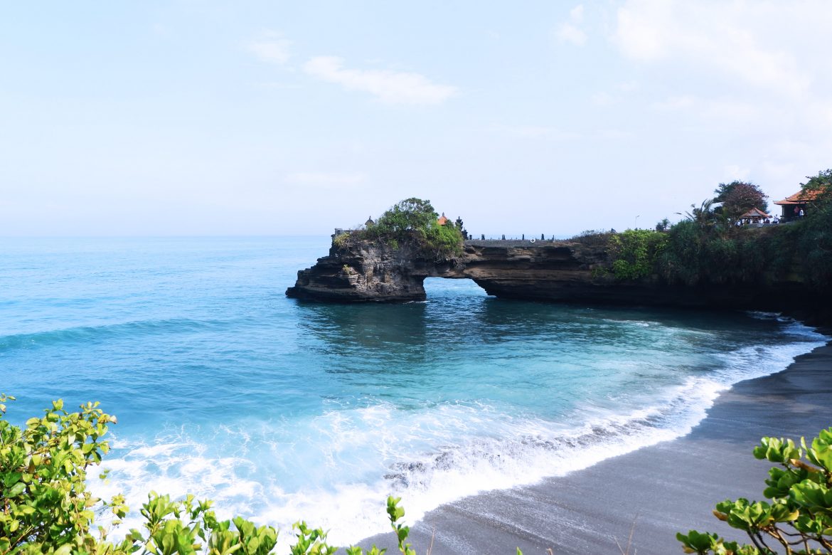 Tanah Lot Bali dan Aktivitas Romantisnya