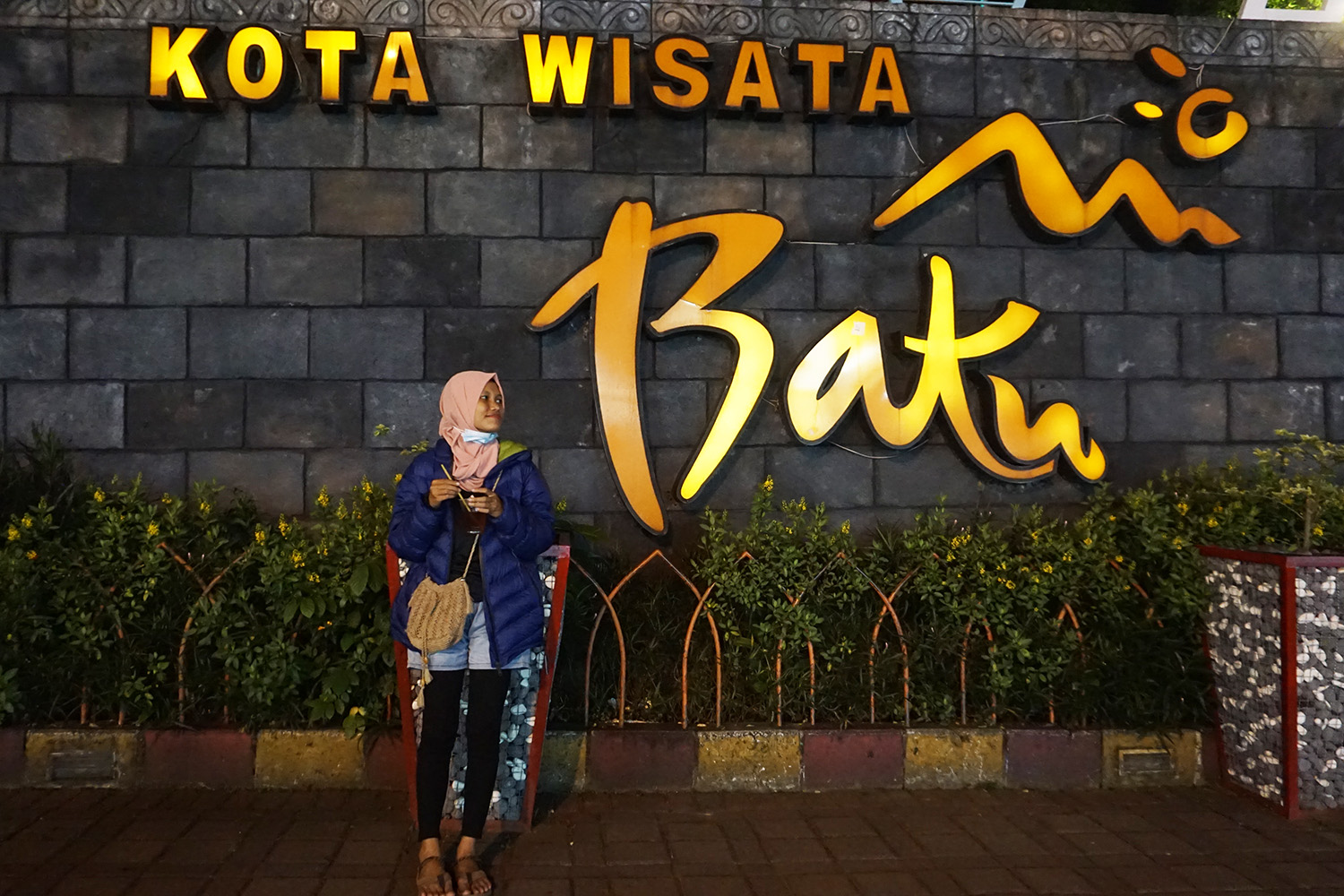 Cari Yang Hangat Di Alun Alun Kota Wisata Batu Siti Mustiani