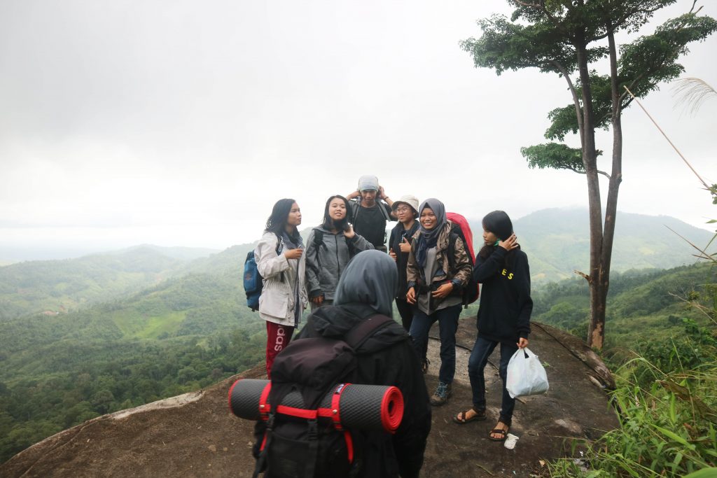 Pendakian Singkat di Bukit Jamur Bengkayang Siti Mustiani