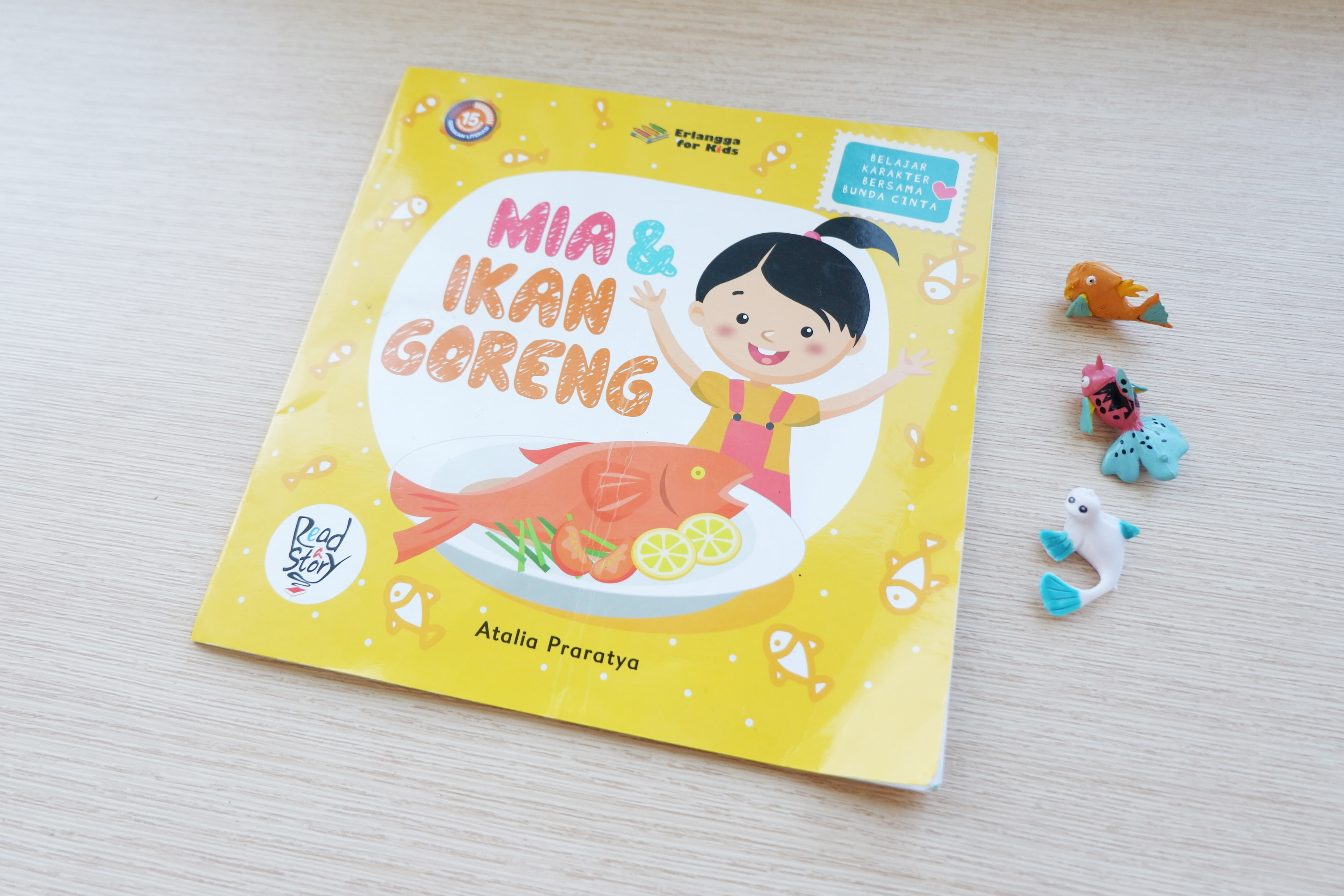 Review Buku Anak: Mia dan Ikan Goreng