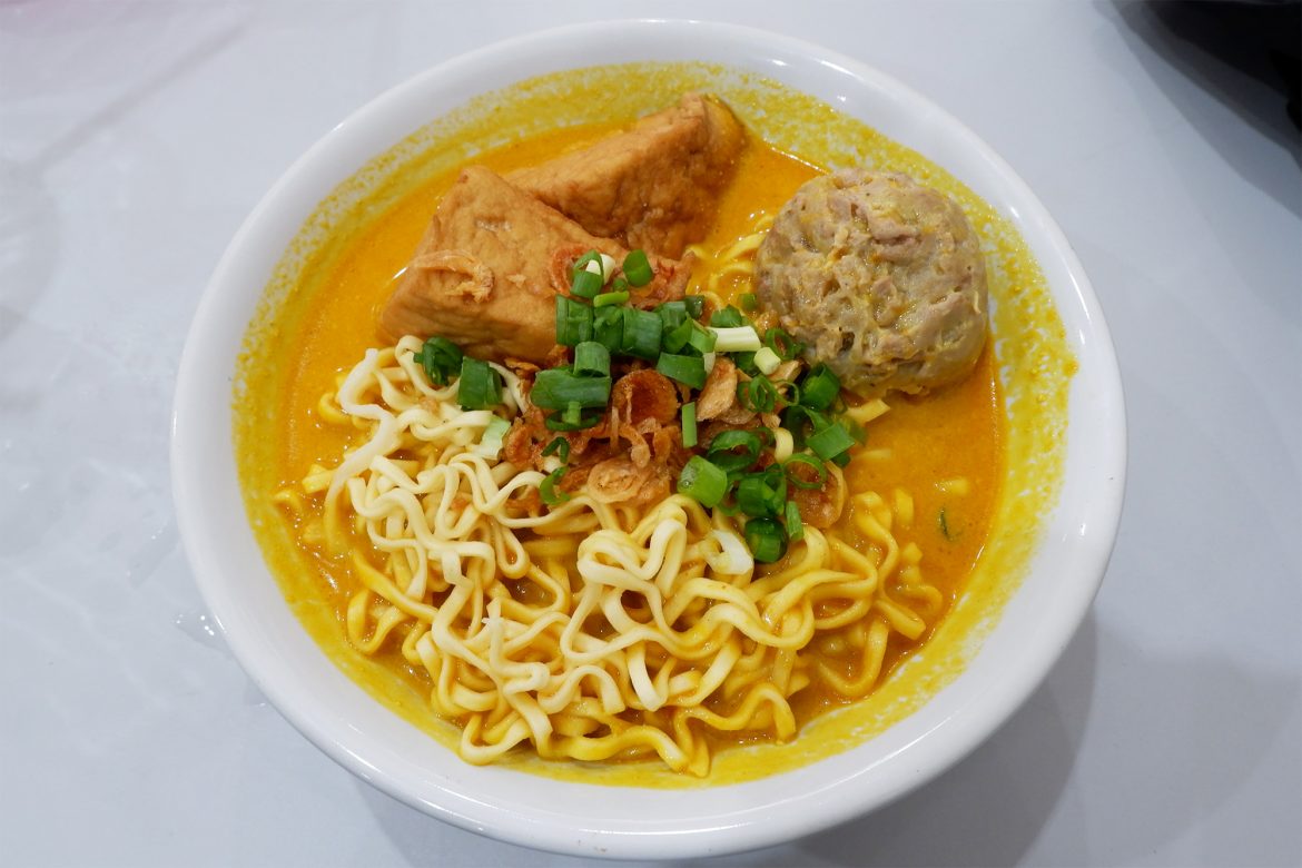 Makan Enak di Bakso Kari Mas Genta