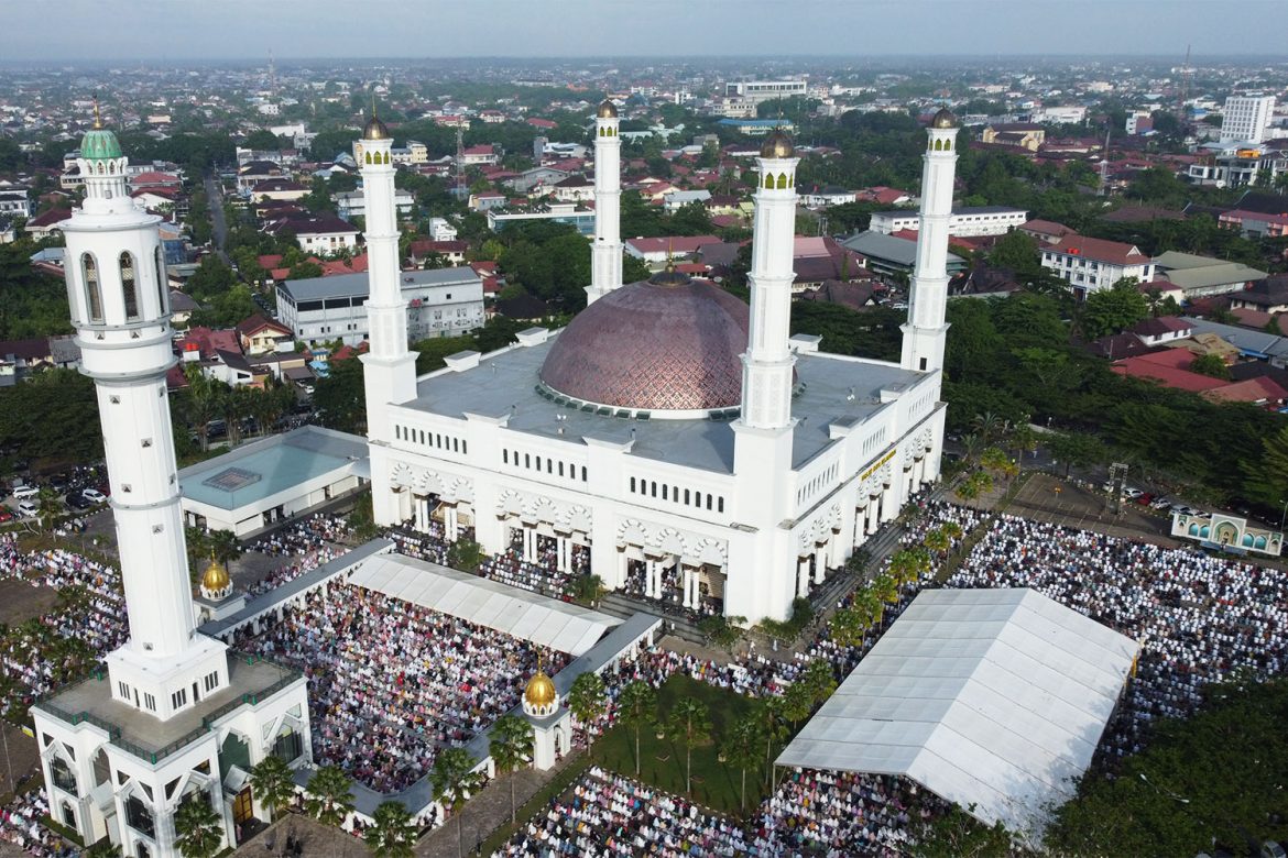 Solat Idul Fitri di Masjid Raya Mujahidin