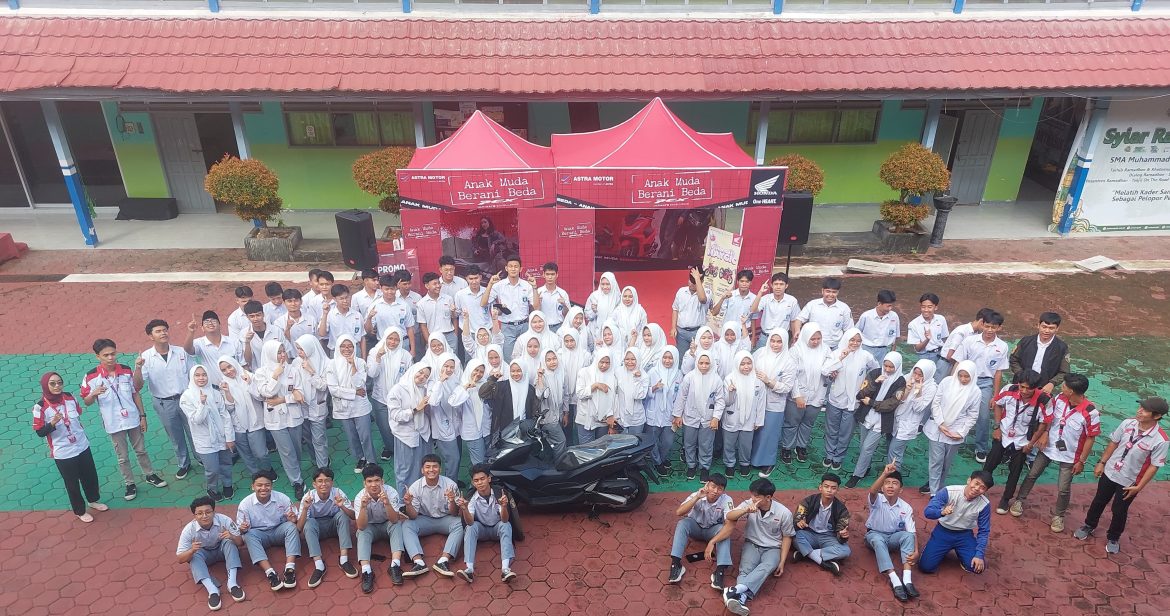 Asmo Kalbar #Cari_aman SMA Muhammadiyah 1 menggunakan Honda PCX 160