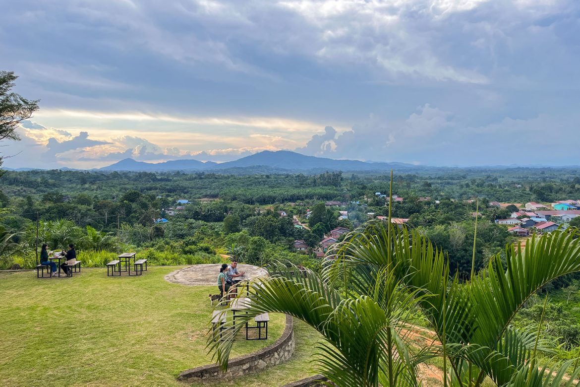 ATAS Cafe, Sensasi Ngopi di Ketinggian 200mdpl