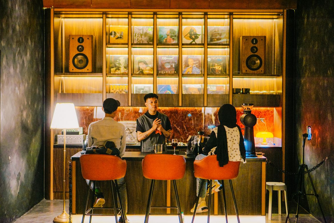 Experience Bar di Two People Coffee Pontianak